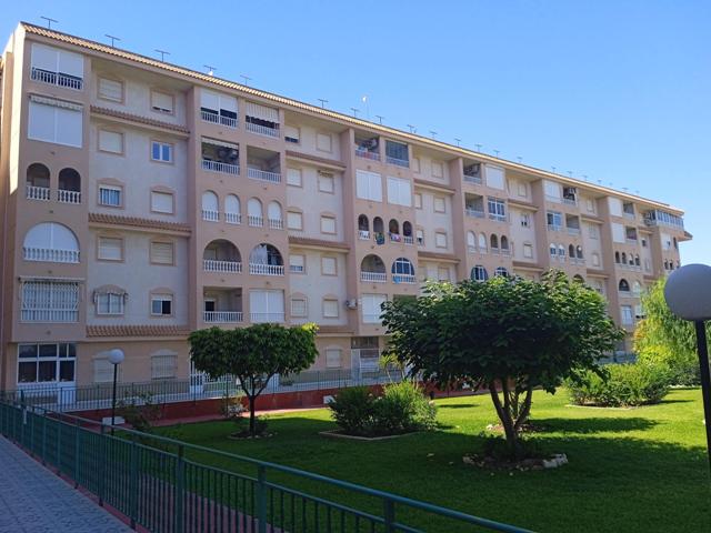 Penthouse with community pool in Torrevieja