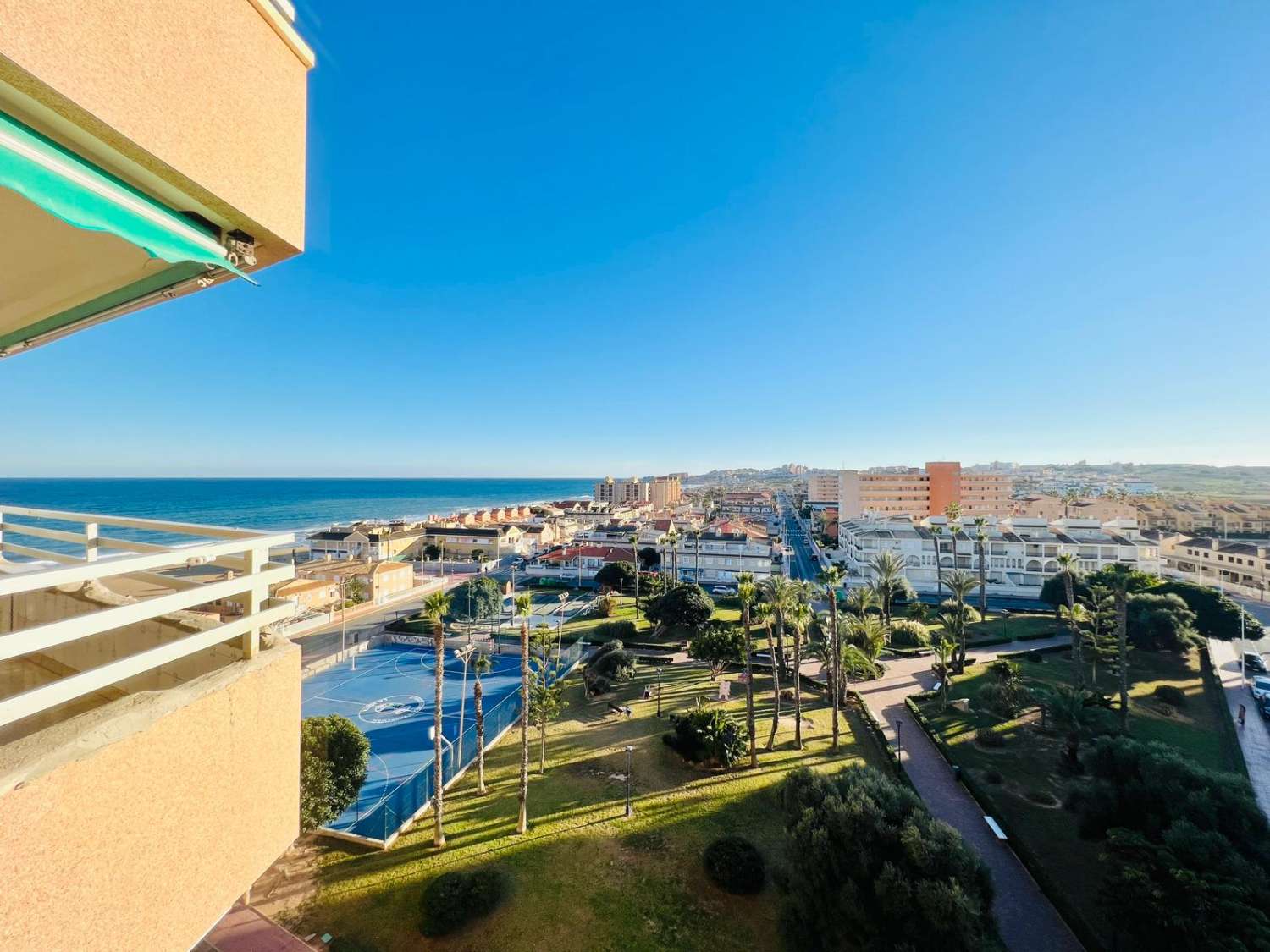 Apartamento con vistas al mar en La Mata, Torrevieja