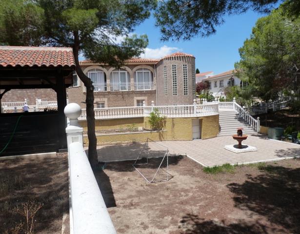 magnificent villa in Pinar de Campo Verde