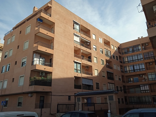Appartamento con 3 camere da letto con piscina comune a Torrevieja