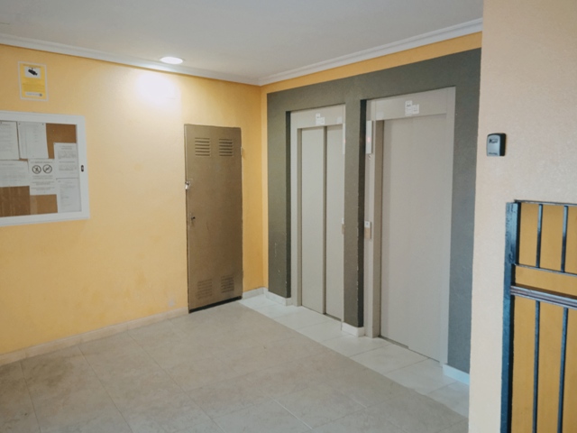 Appartamento con 3 camere da letto con piscina comune a Torrevieja