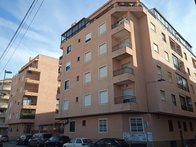 Appartamento con 3 camere da letto con piscina comune a Torrevieja