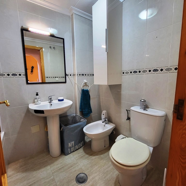 BEL APPARTEMENT AU COEUR DE TORREVIEJA AVEC PISCINE COMMUNAUTAIRE