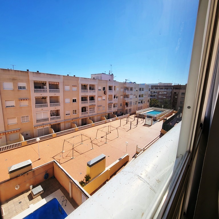 BEL APPARTEMENT AU COEUR DE TORREVIEJA AVEC PISCINE COMMUNAUTAIRE