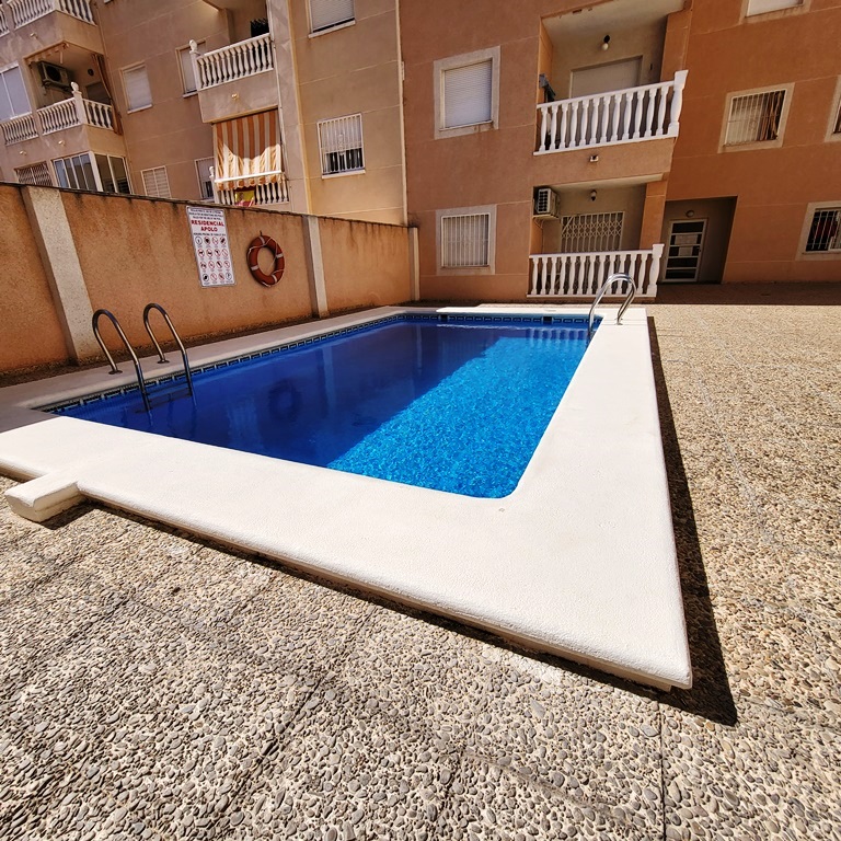 BEL APPARTEMENT AU COEUR DE TORREVIEJA AVEC PISCINE COMMUNAUTAIRE