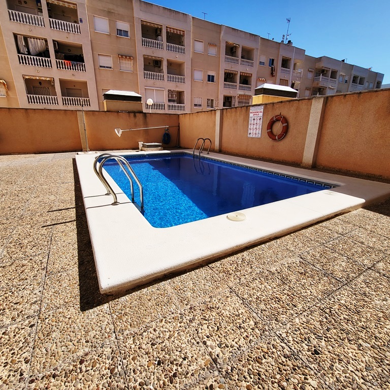 BEL APPARTEMENT AU COEUR DE TORREVIEJA AVEC PISCINE COMMUNAUTAIRE