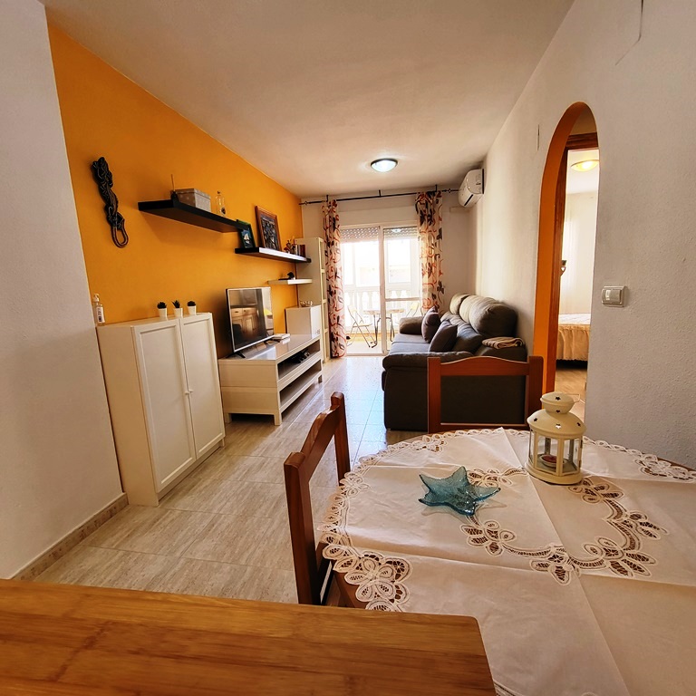 BEAUTIFUL APARTMENT IN THE HEART OF TORREVIEJA WITH COMMUNITY POOL