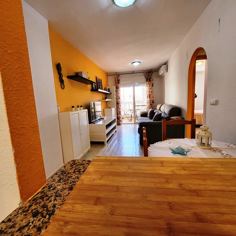 BEL APPARTEMENT AU COEUR DE TORREVIEJA AVEC PISCINE COMMUNAUTAIRE
