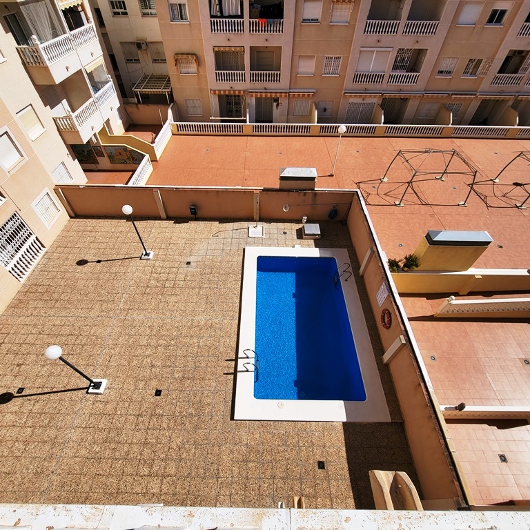 BEL APPARTEMENT AU COEUR DE TORREVIEJA AVEC PISCINE COMMUNAUTAIRE