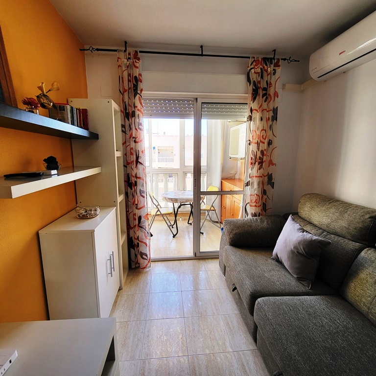 BEL APPARTEMENT AU COEUR DE TORREVIEJA AVEC PISCINE COMMUNAUTAIRE