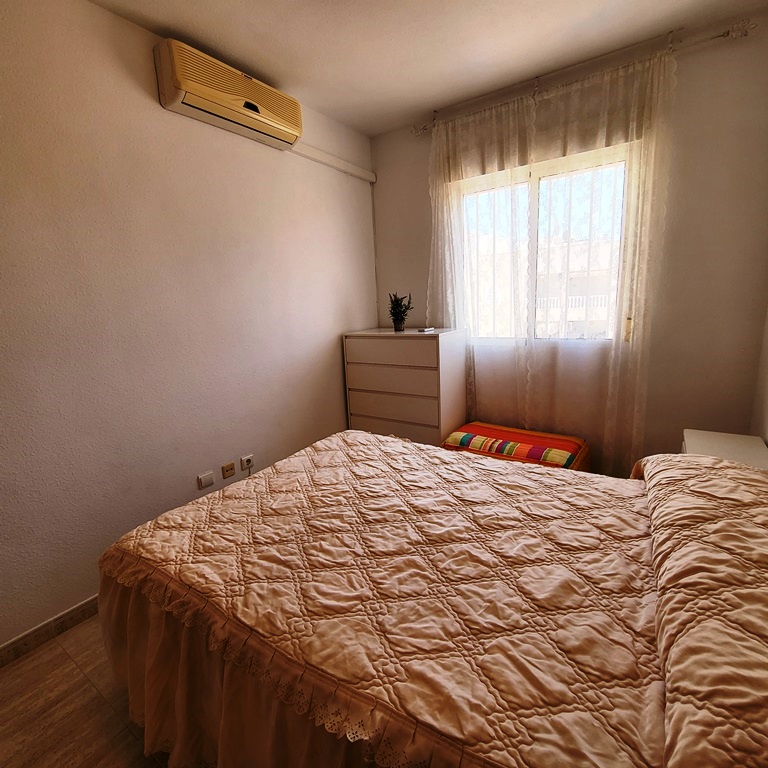 BEL APPARTEMENT AU COEUR DE TORREVIEJA AVEC PISCINE COMMUNAUTAIRE