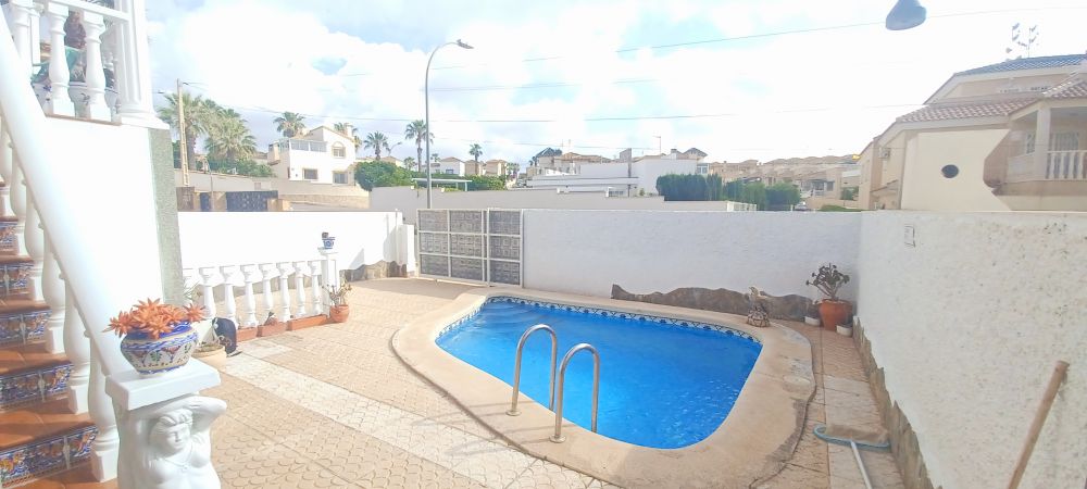 Spacieuse villa individuelle avec piscine