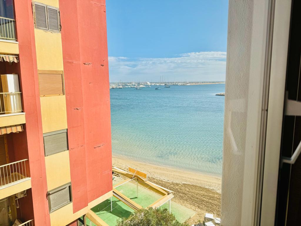 Appartamento in prima linea sulla spiaggia di Acequion a Torrevieja