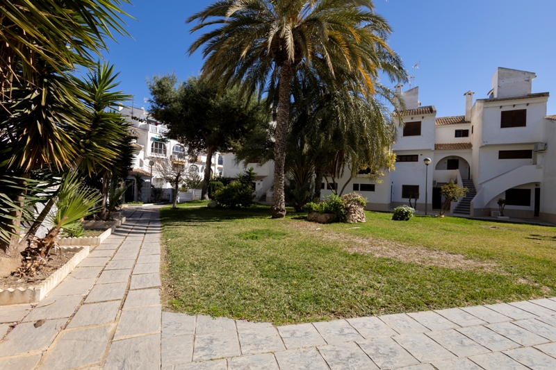 Renovated bungalow in Calas Blancas 800m from the beach