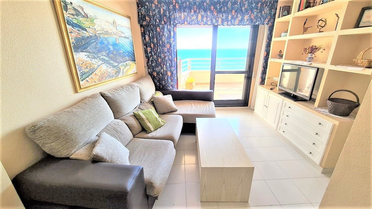 Penthouse on the 1st line in Torrevieja, sea views