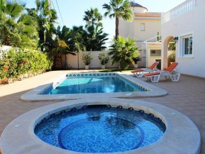 Chalet en venta en Orihuela Costa