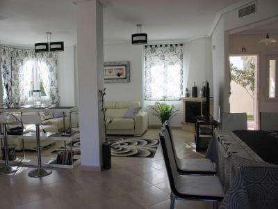 Chalet en venta en Orihuela Costa