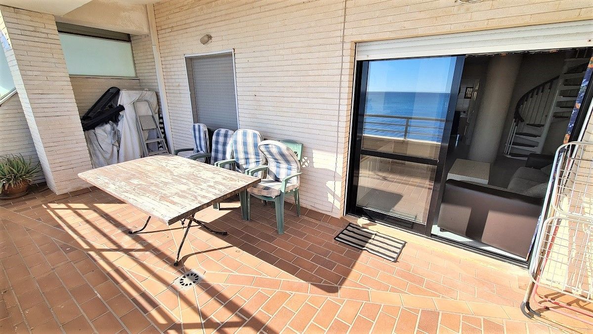 Penthouse on the 1st line in Torrevieja, sea views