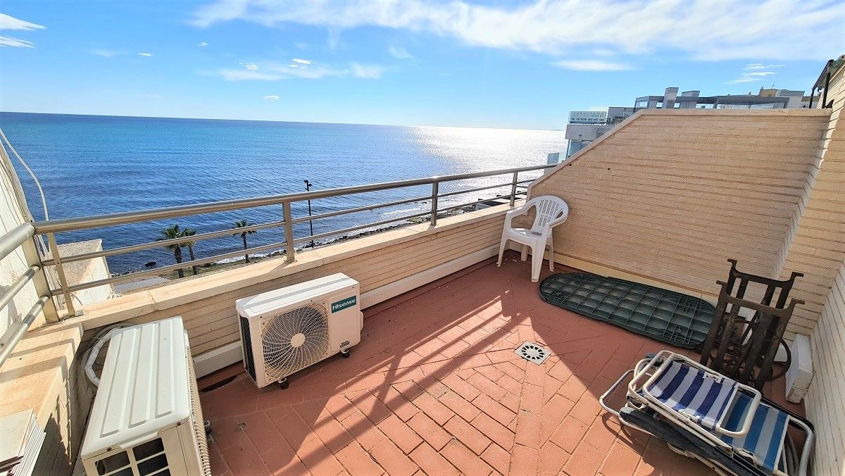 Penthouse on the 1st line in Torrevieja, sea views