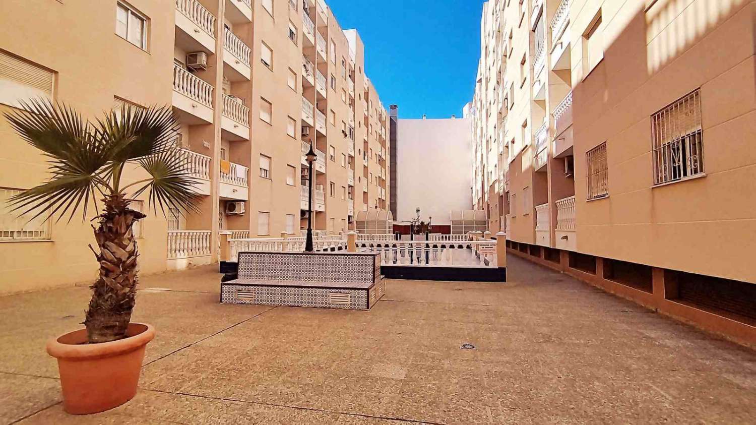 Apartamento con piscina comunitaria en Torrevieja a 600m de la playa