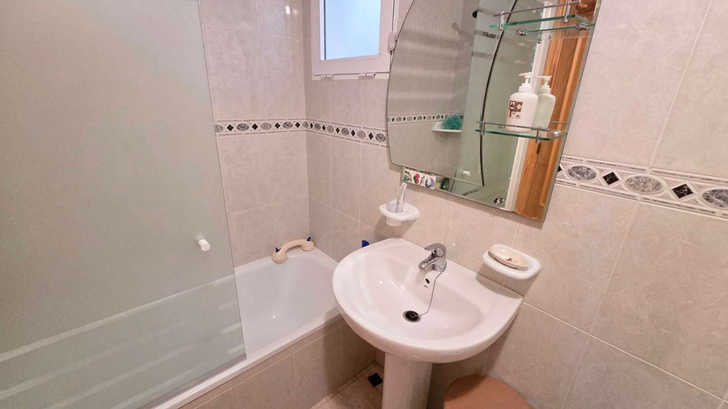 Apartamento con piscina comunitaria en Torrevieja a 600m de la playa