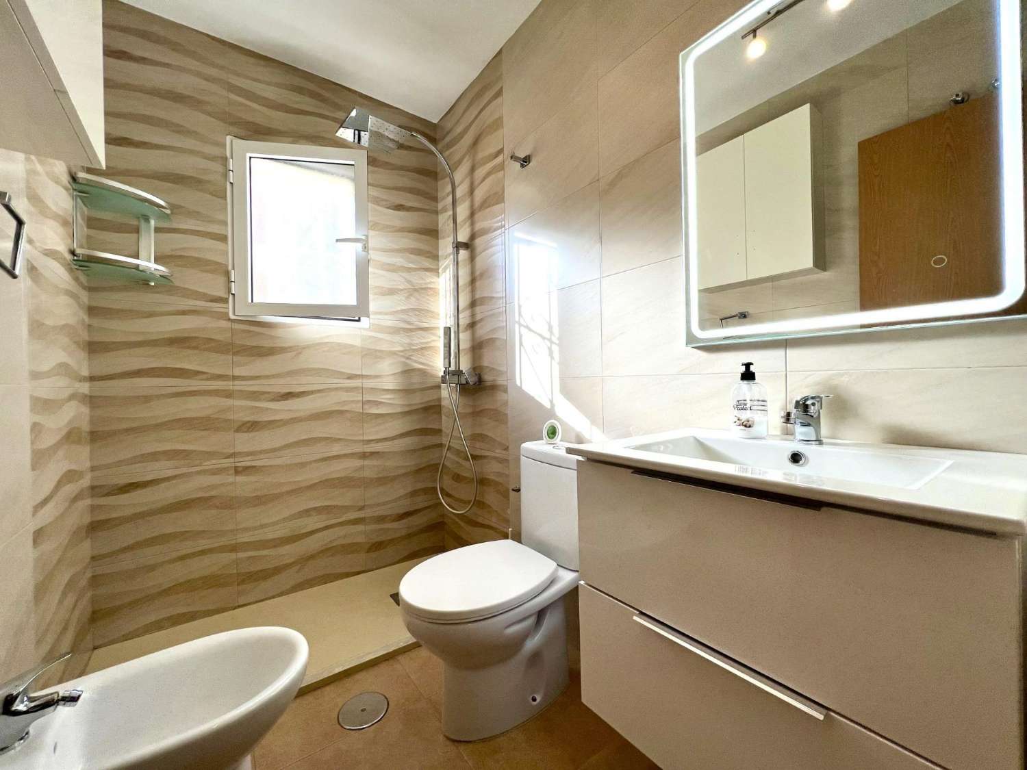 Casa bifamiliare a Torrevieja, ristrutturata