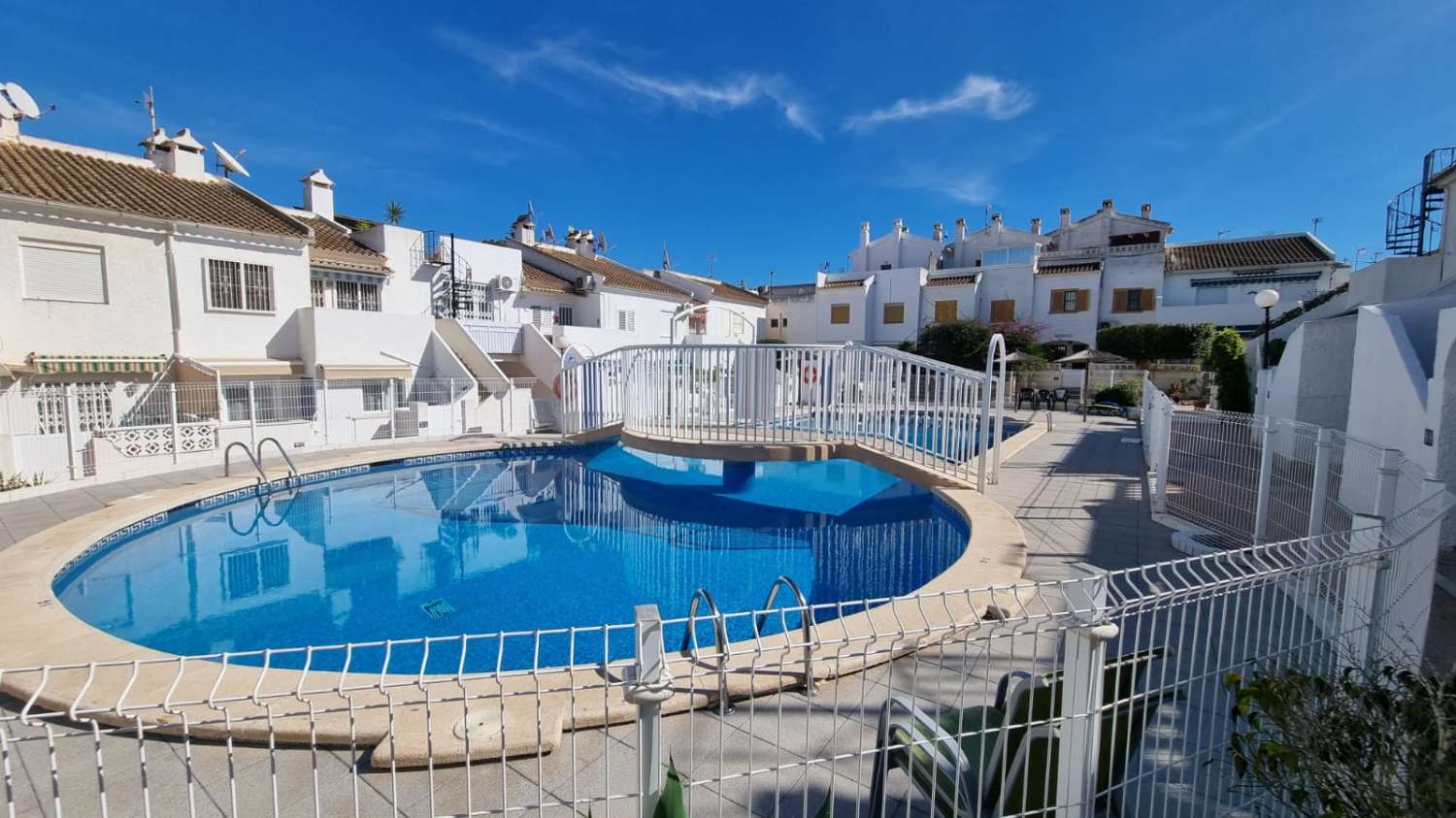 Bungalow con piscina en Torrevieja