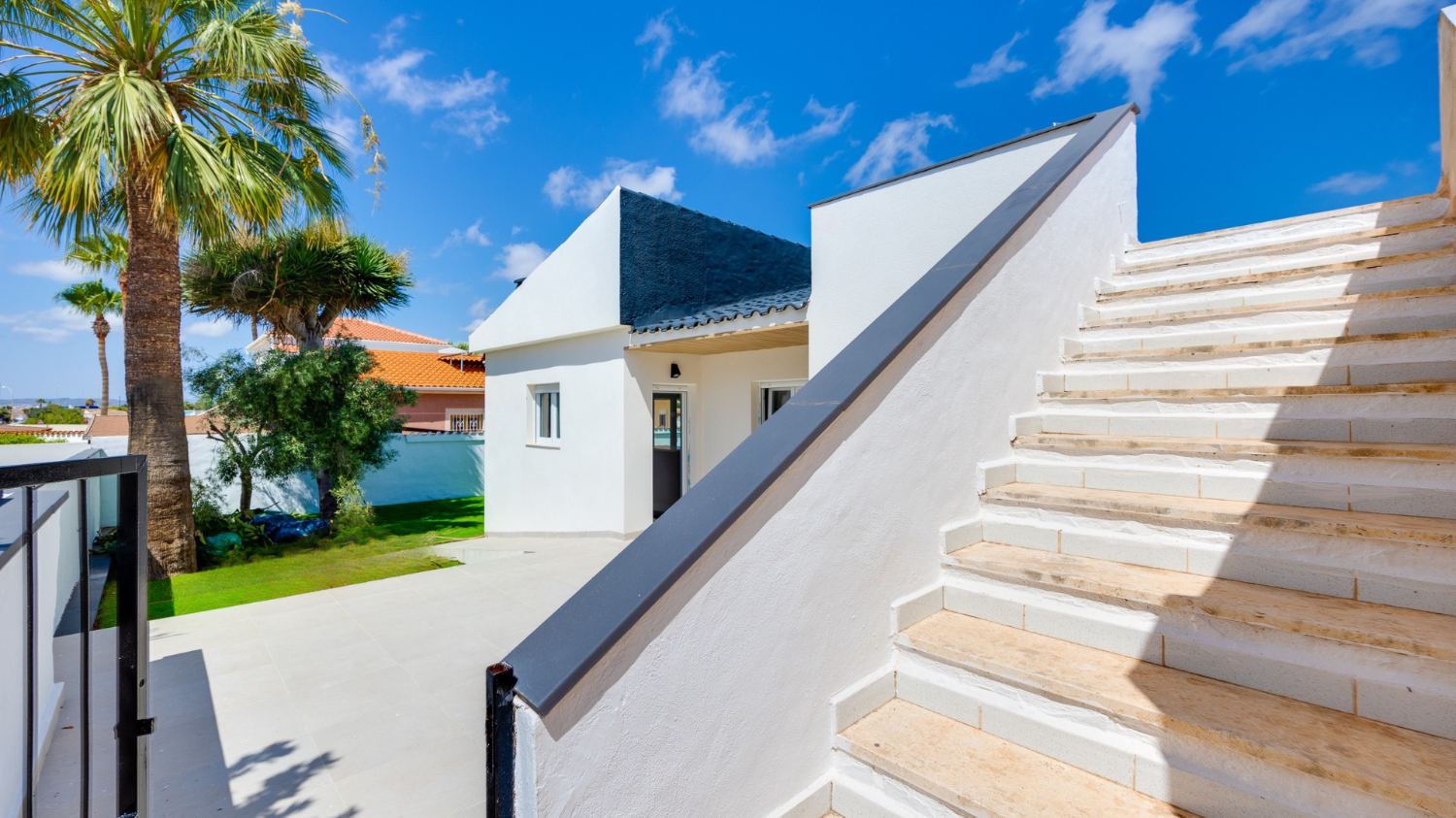 Gerenoveerde villa in El Chaparral, Torrevieja
