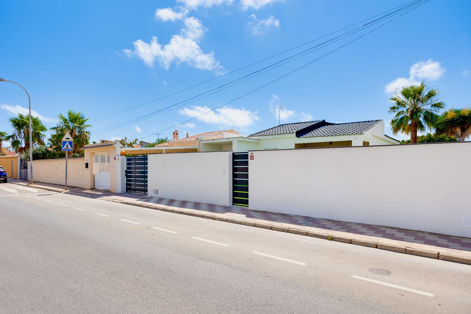 Gerenoveerde villa in El Chaparral, Torrevieja