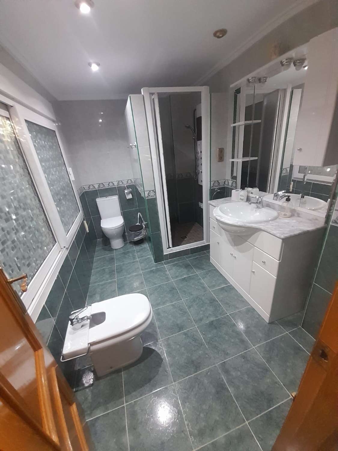 Fritliggende villa i Rocio delmar med panoramaudsigt over havet