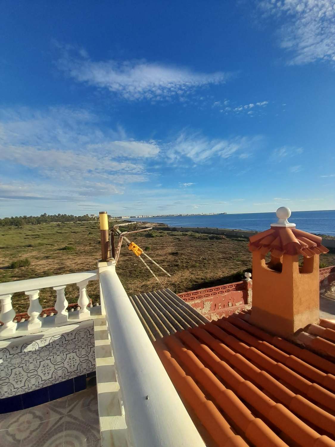 Fritliggende villa i Rocio delmar med panoramaudsigt over havet
