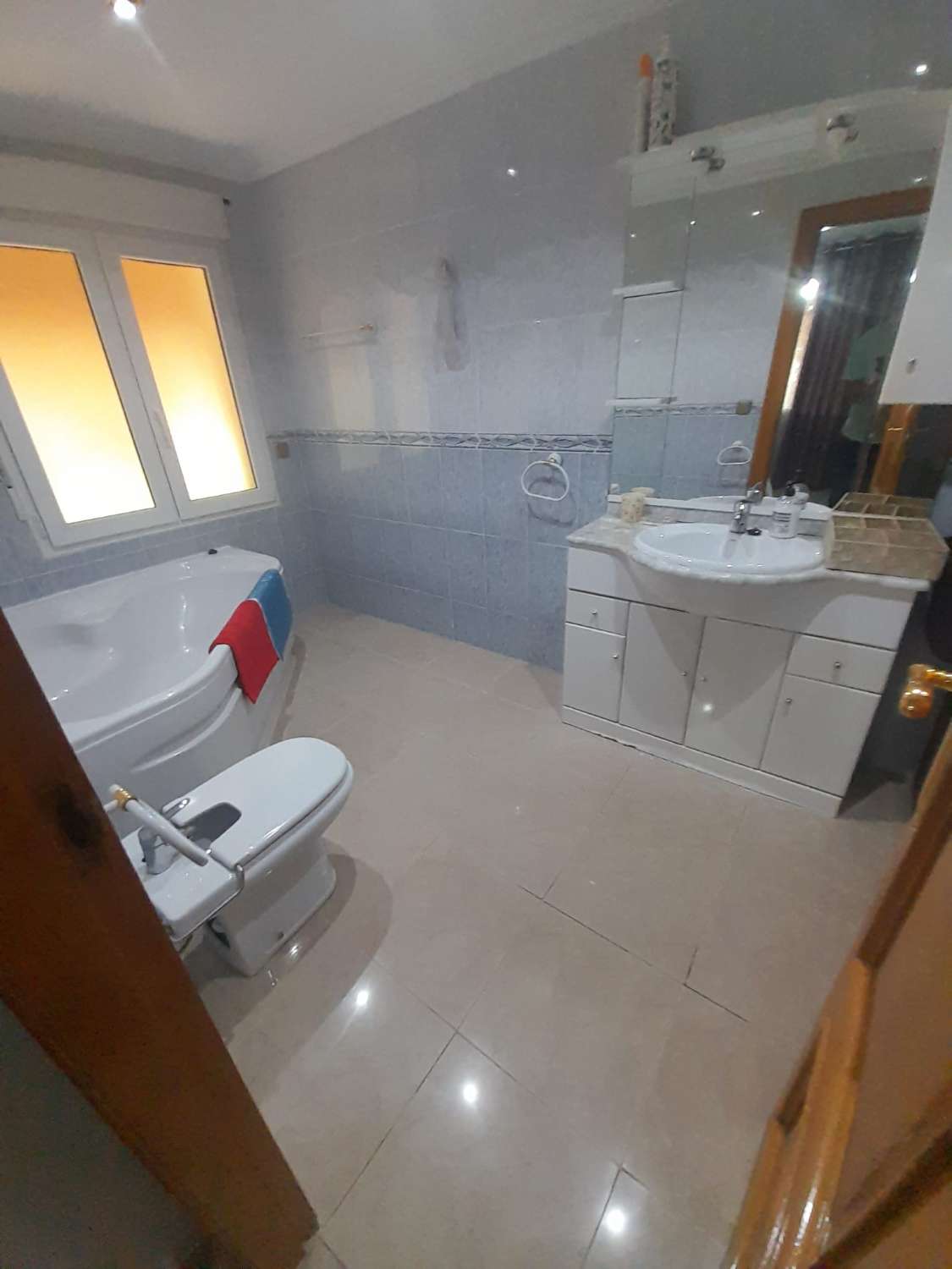 Fritliggende villa i Rocio delmar med panoramaudsigt over havet