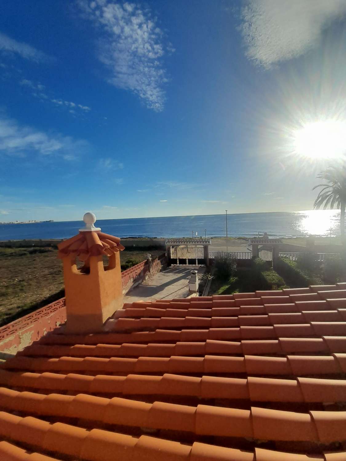 Fritliggende villa i Rocio delmar med panoramaudsigt over havet