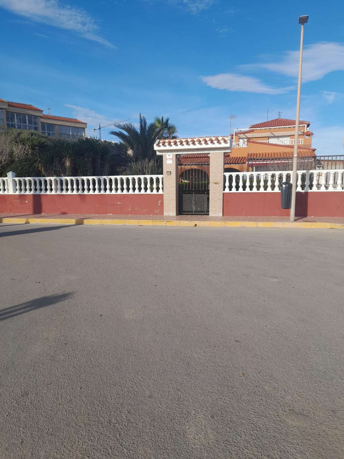 Fritliggende villa i Rocio delmar med panoramaudsigt over havet