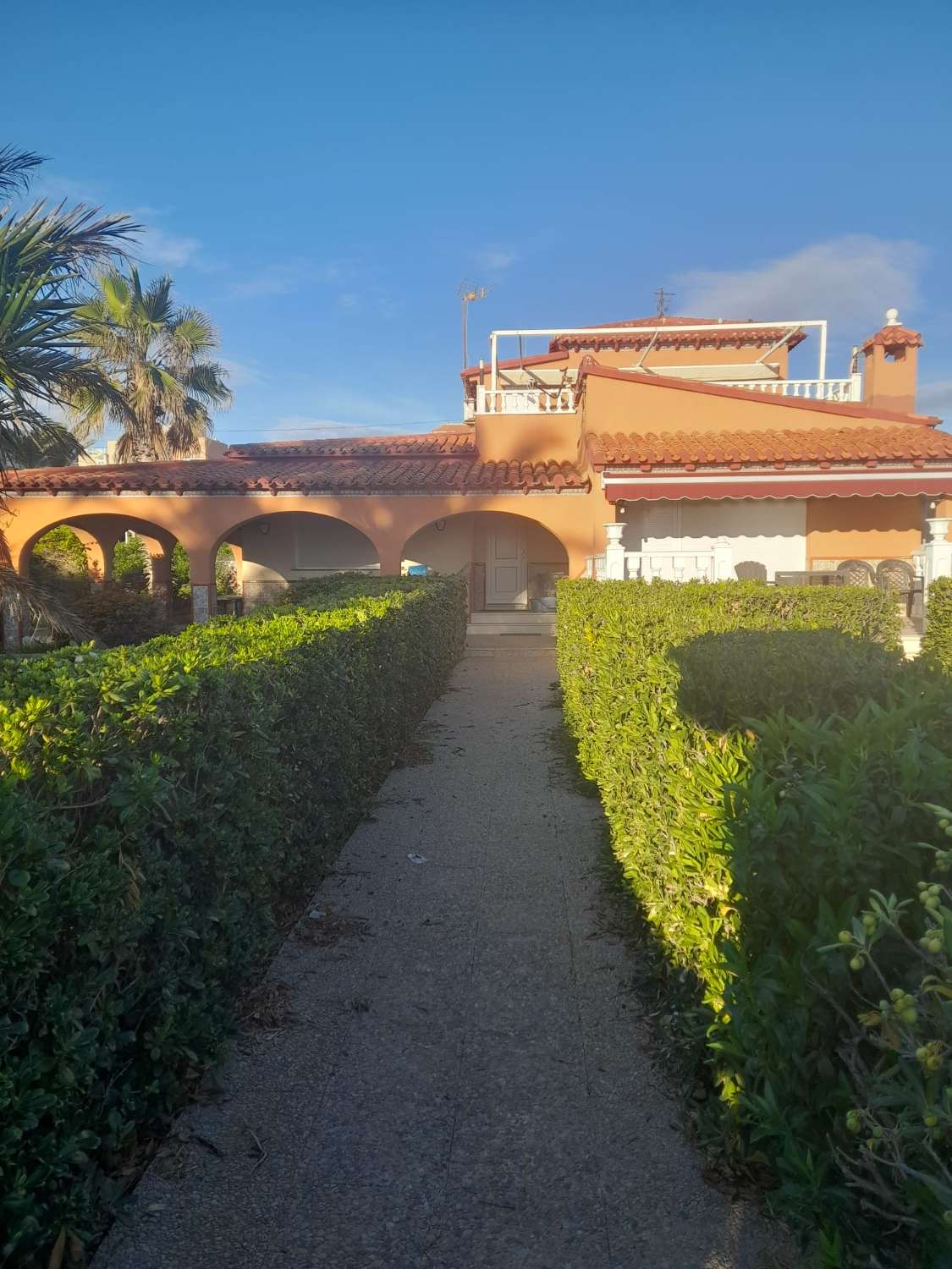 Fritliggende villa i Rocio delmar med panoramaudsigt over havet