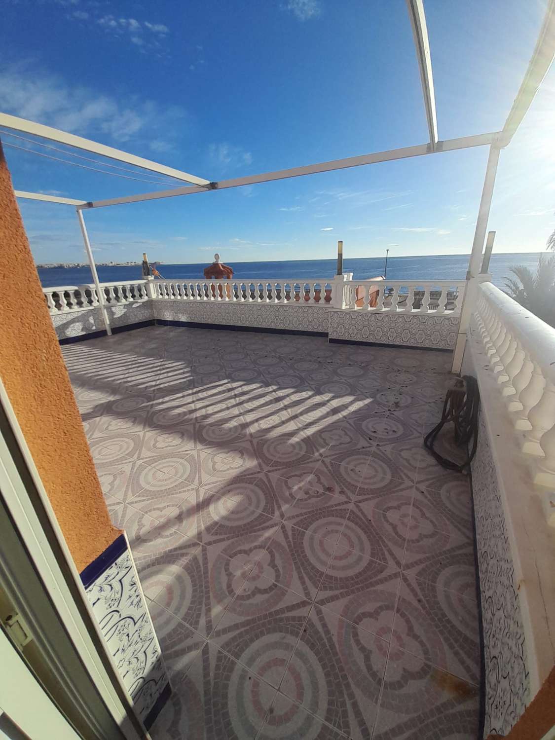 Fritliggende villa i Rocio delmar med panoramaudsigt over havet