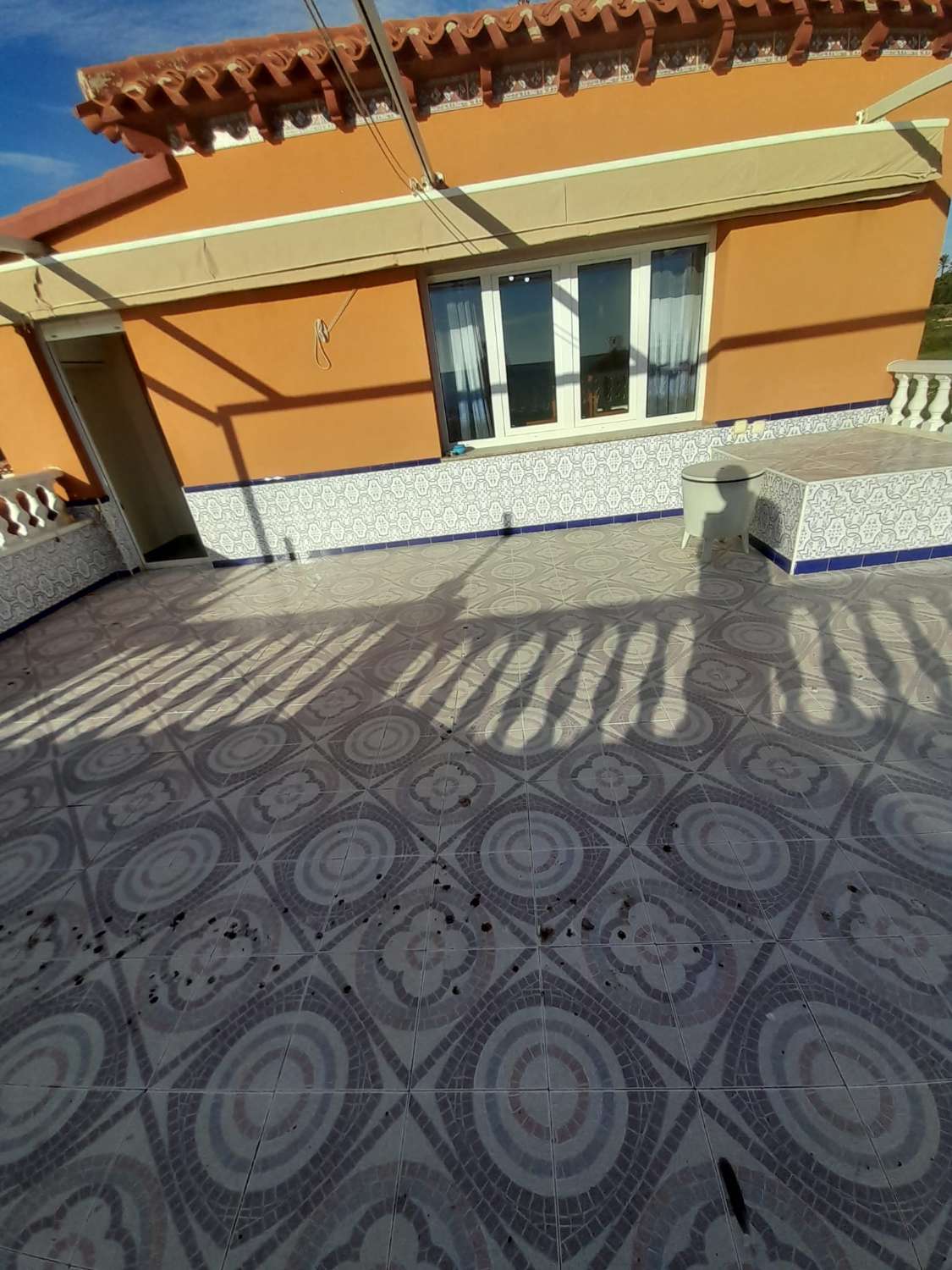 Fritliggende villa i Rocio delmar med panoramaudsigt over havet