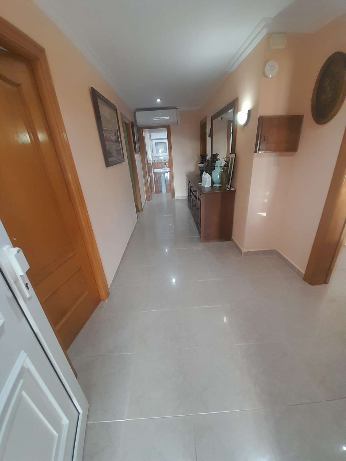 Fritliggende villa i Rocio delmar med panoramaudsigt over havet