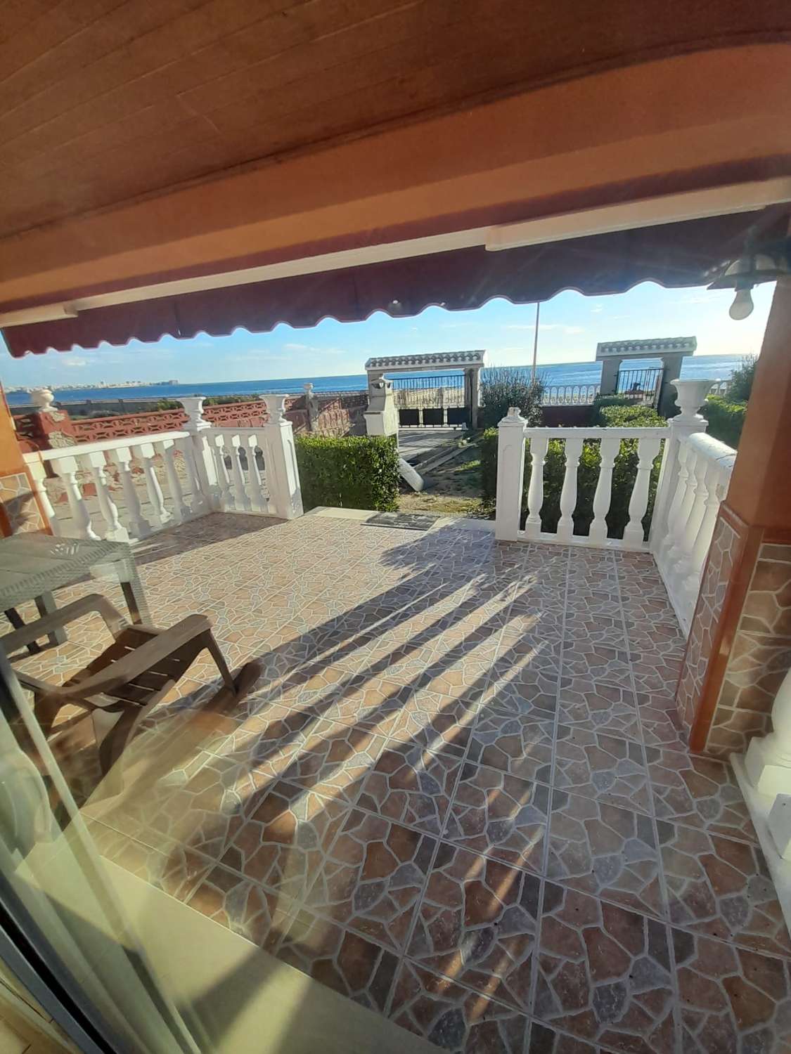 Fritliggende villa i Rocio delmar med panoramaudsigt over havet