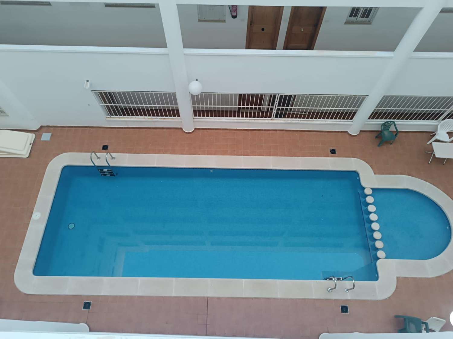 Apartamento de 2 dormitorios, piscina comunitaria y garaje en Torrevieja