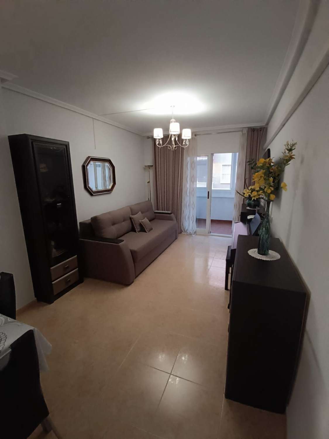 Apartamento de 2 dormitorios, piscina comunitaria y garaje en Torrevieja