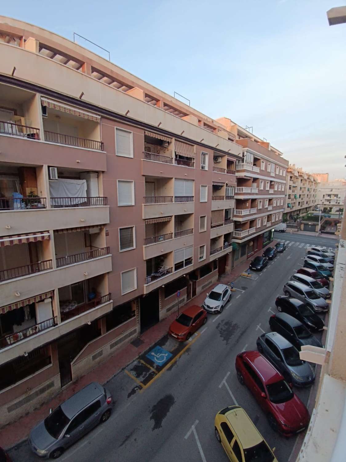 Apartamento de 2 dormitorios, piscina comunitaria y garaje en Torrevieja