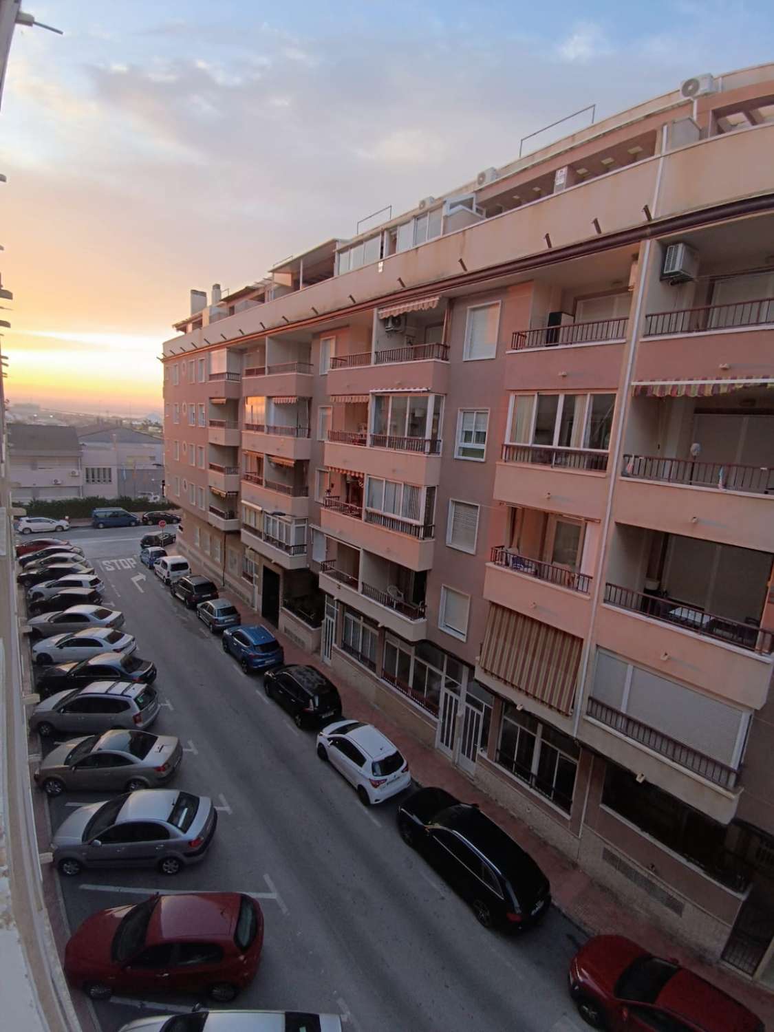 Apartamento de 2 dormitorios, piscina comunitaria y garaje en Torrevieja