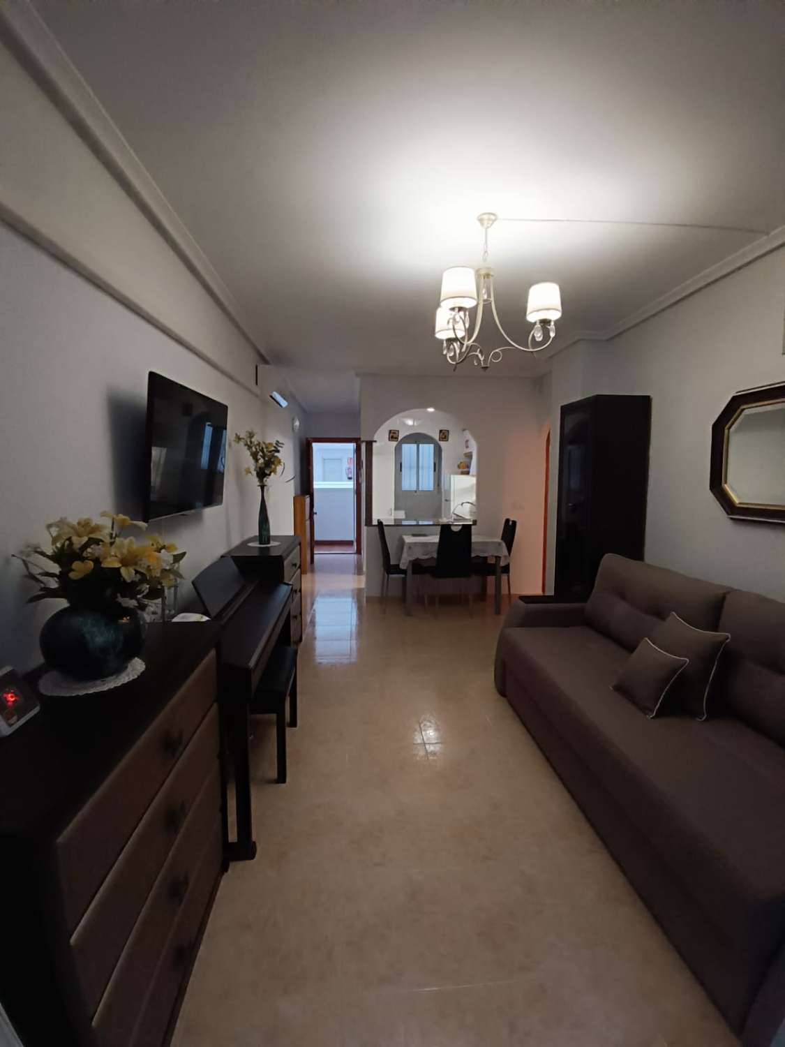 Apartamento de 2 dormitorios, piscina comunitaria y garaje en Torrevieja