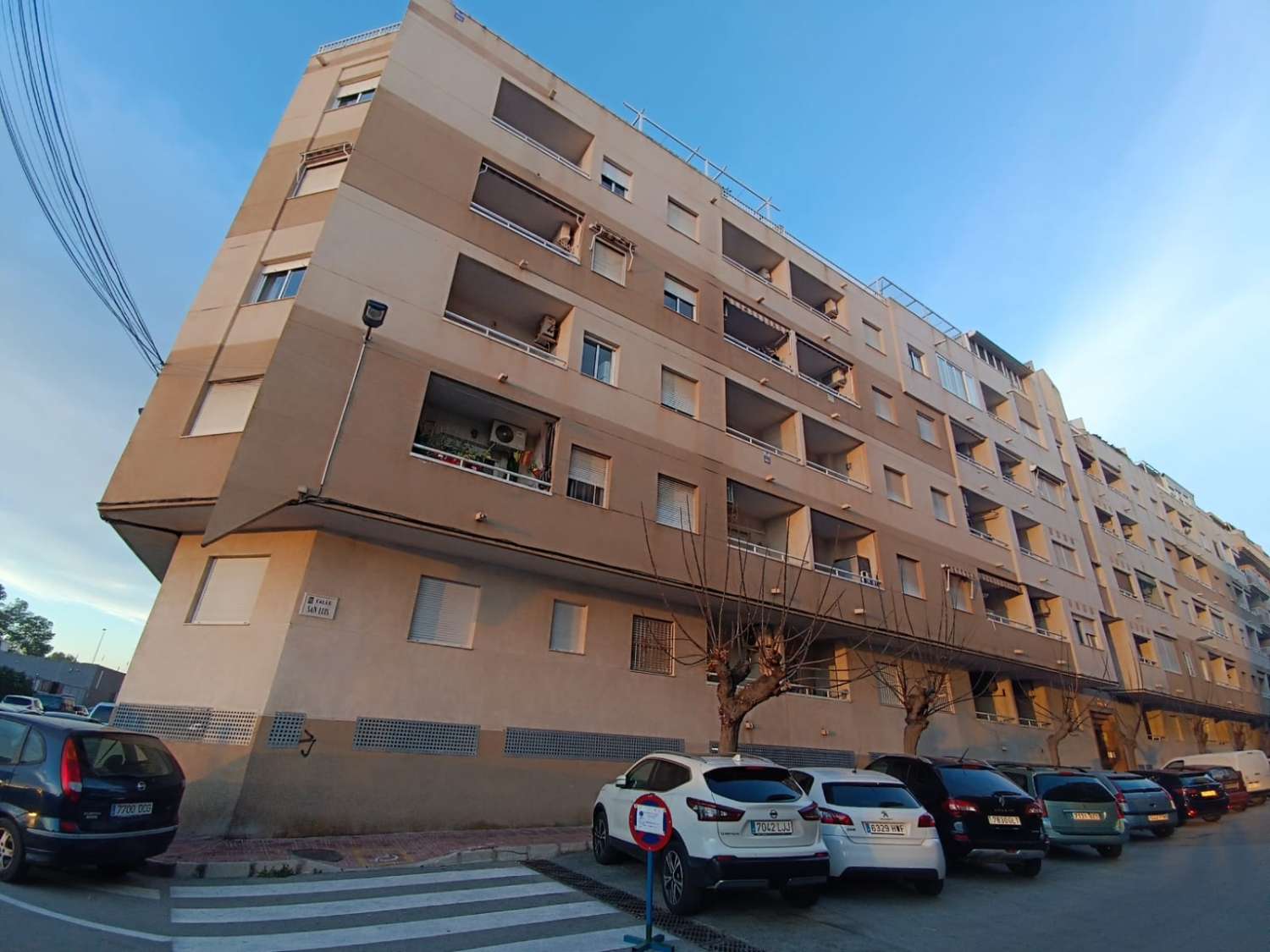 Apartamento de 2 dormitorios, piscina comunitaria y garaje en Torrevieja