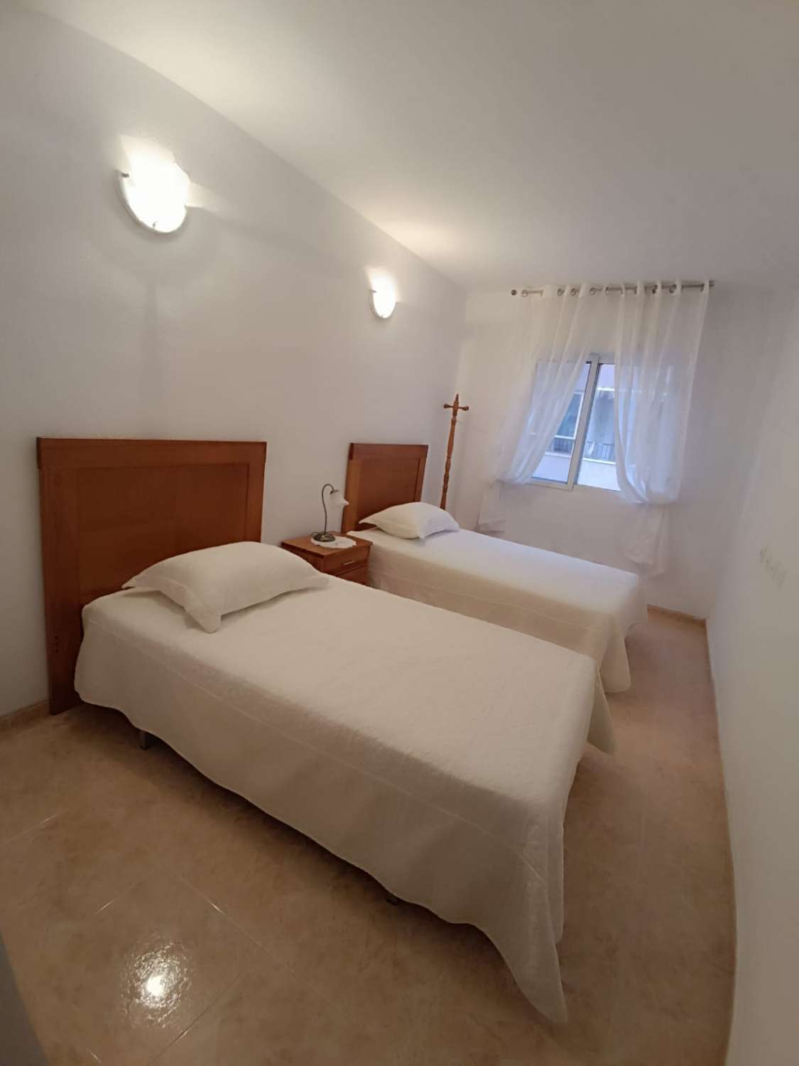 Apartamento de 2 dormitorios, piscina comunitaria y garaje en Torrevieja