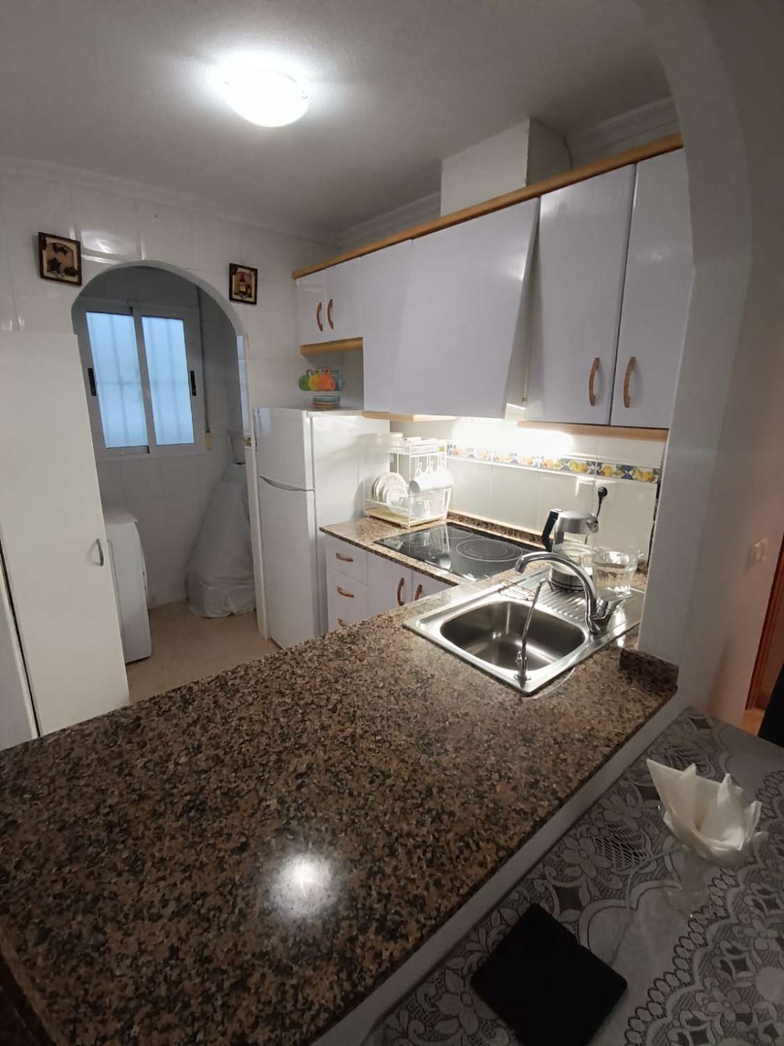 Apartamento de 2 dormitorios, piscina comunitaria y garaje en Torrevieja