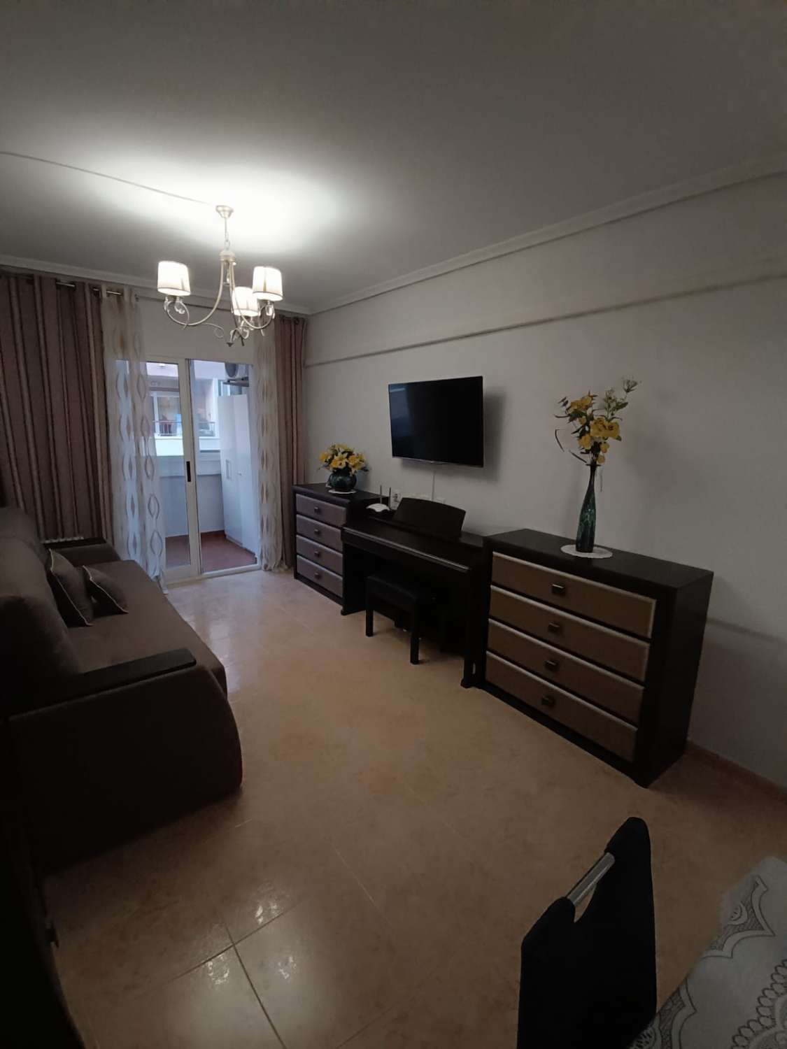 Apartamento de 2 dormitorios, piscina comunitaria y garaje en Torrevieja