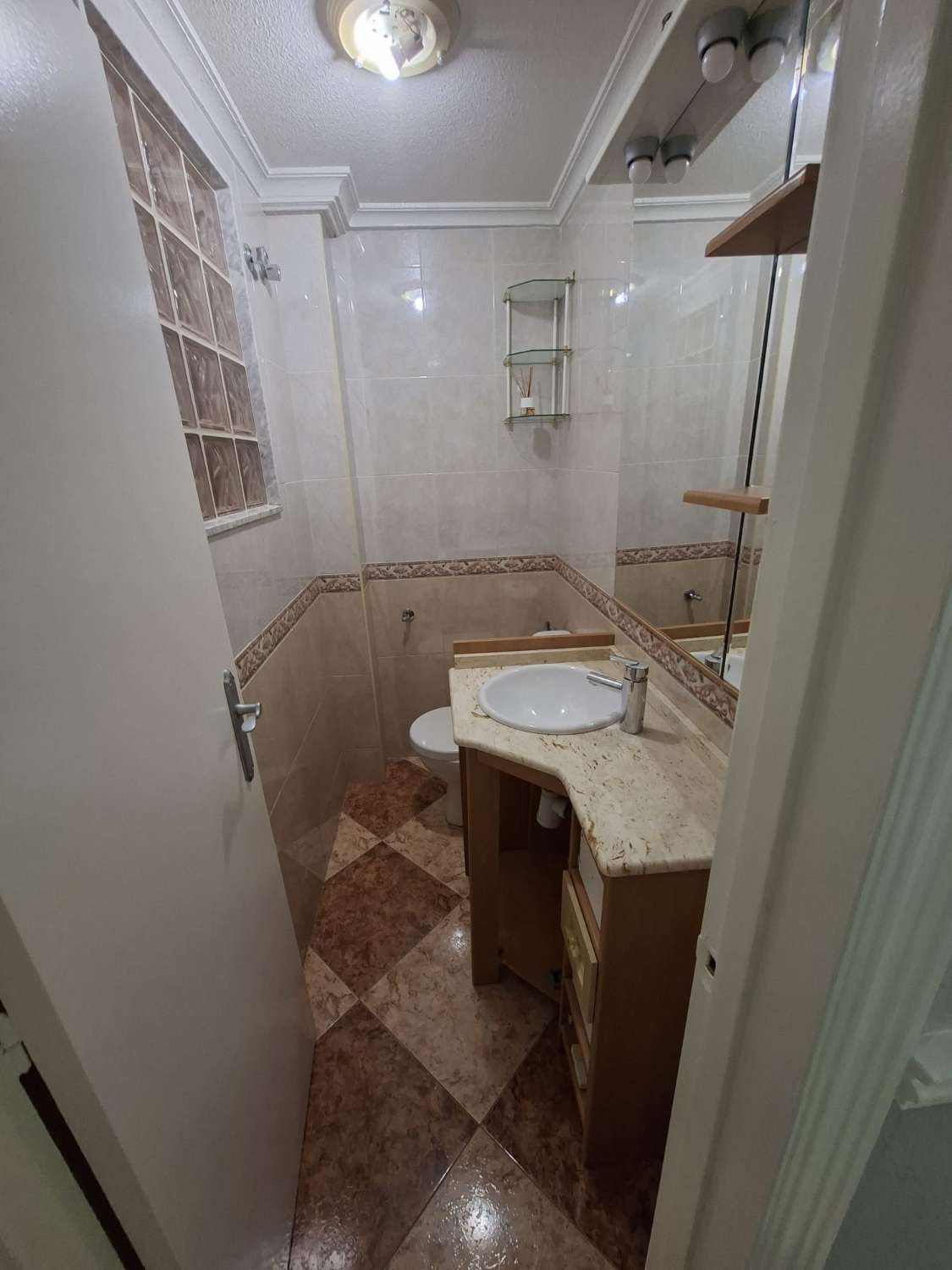 Piso de 3 dormitorios y 2 baños a 250m del paseo maritimo, torrevieja