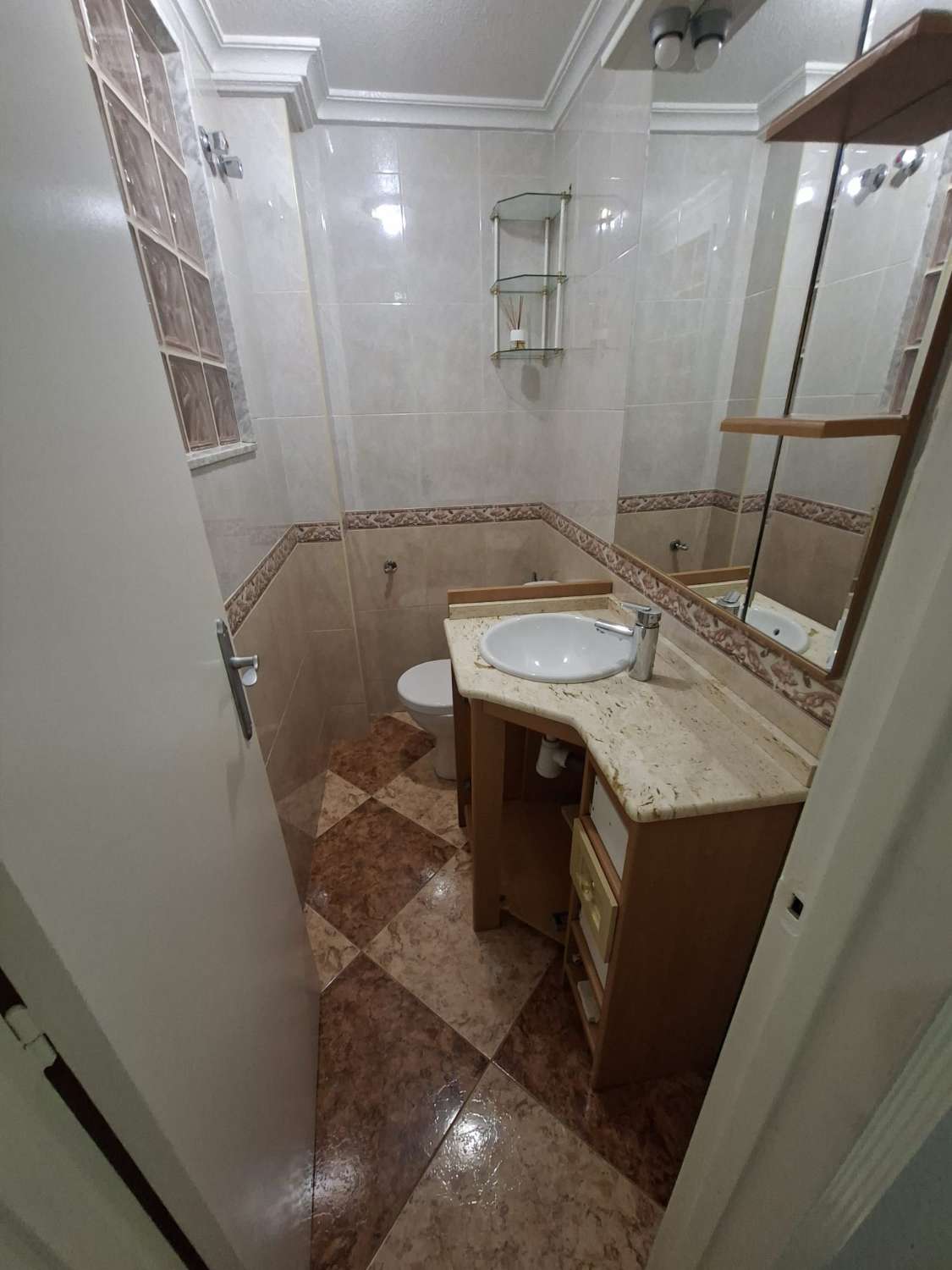 Piso de 3 dormitorios y 2 baños a 250m del paseo maritimo, torrevieja